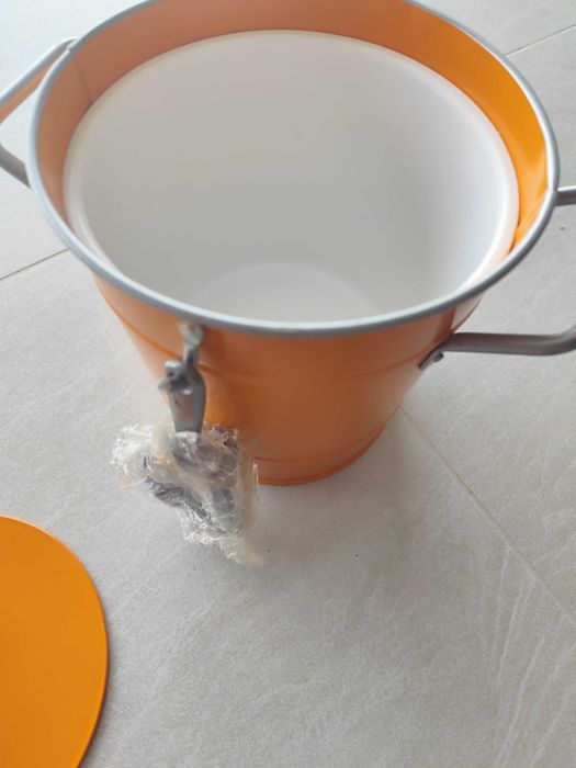 Balde de gelo cor laranja