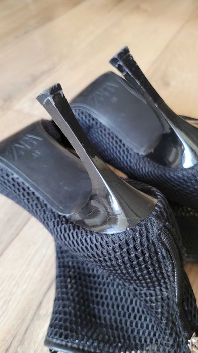 Czarne ażurowe botki Zara z siateczki, na obcasie roz. 38