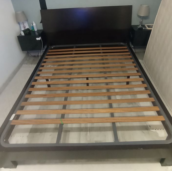 Cama 150 x 195 madeira maciça.