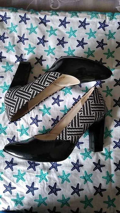 Czarno białe czółenka 37 lakierki