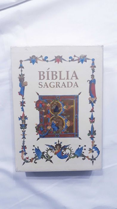 Bíblia Sagrada. Círculo de leitores.
