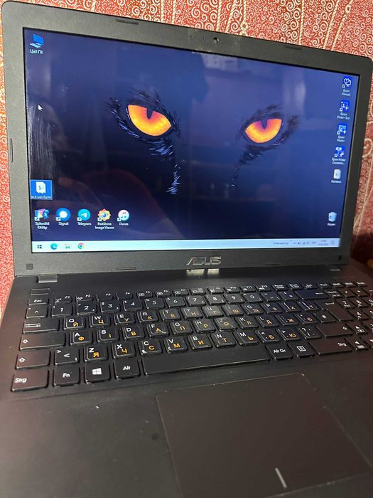 ноутбук ASUS простий
