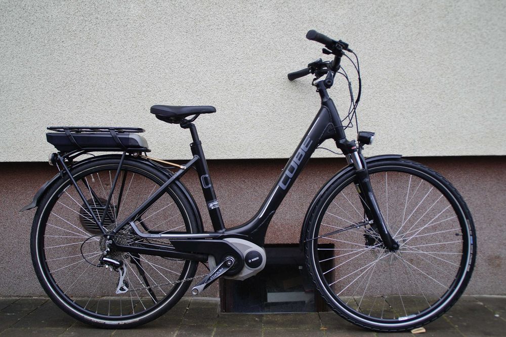 Rower elektryczny CUBE system Bosch tarcze hydraulika