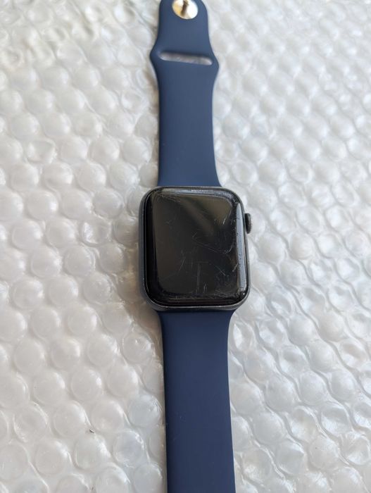 справні Apple Watch Series SE 44 mm б/в без блокувань