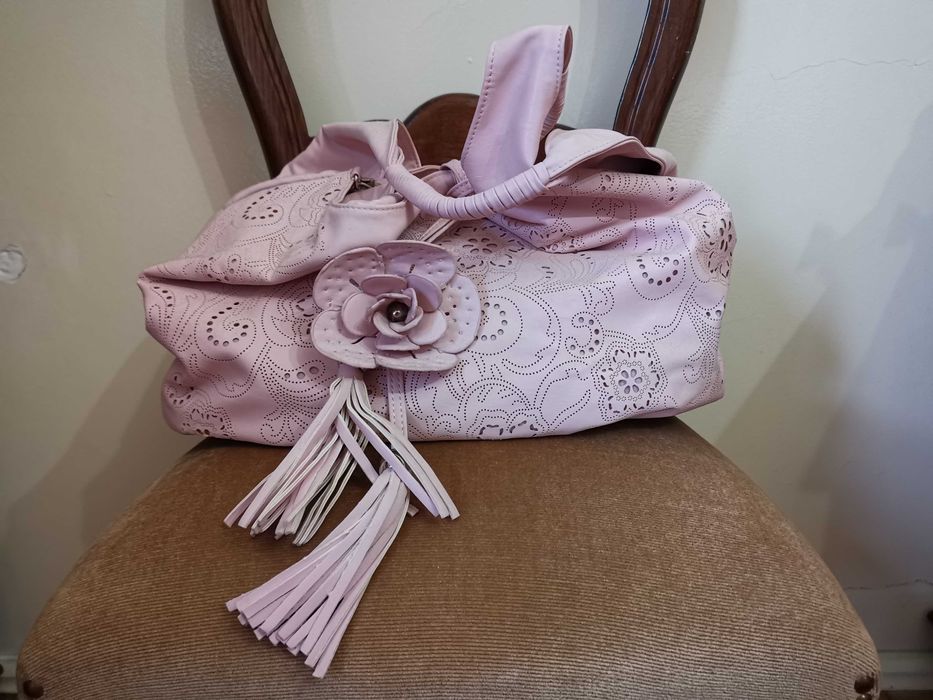 Mala cor de rosa nunca utilizada