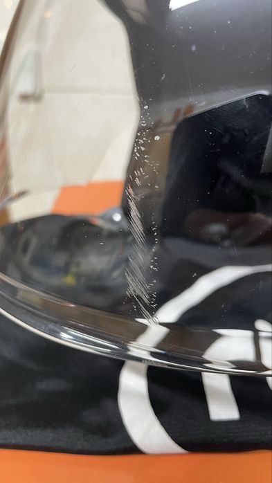 Capacete de mota aberto