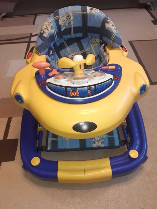 Chodzik dziecięcy z trampoliną