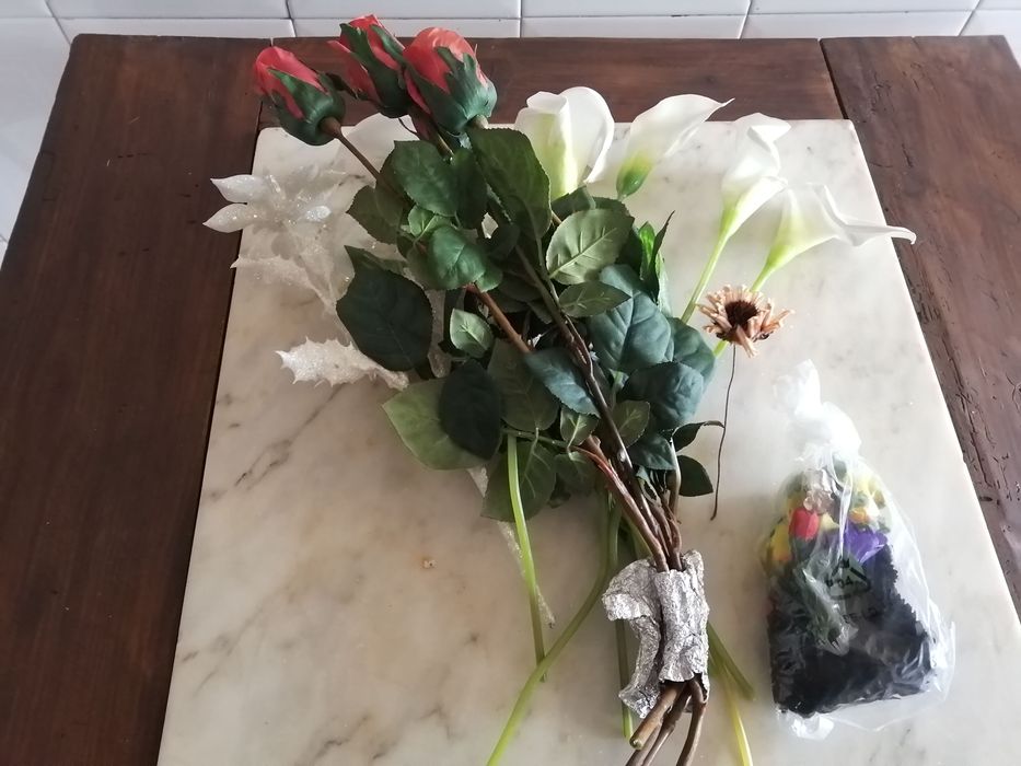 conjunto de flores artificiais