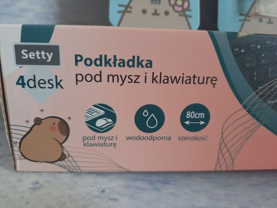Zestaw Pusheen, podkładka pod mysz klawiaturę, przewód do telefonu, adapter usb