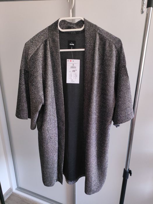 Elegancka narzutka. Nowa z metką. Rozm. Uniwersalny