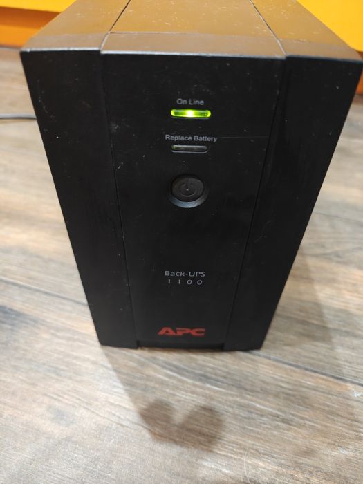 ДБЖ APC з акумамитвиробочому стані