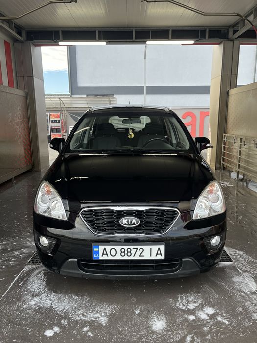 Автомобіль  Kia Carens