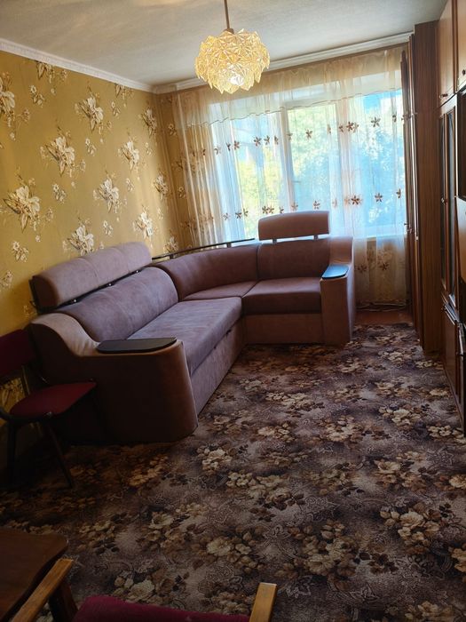 Сдам 2 комнатную квартиру на длительний срок,в центре города.