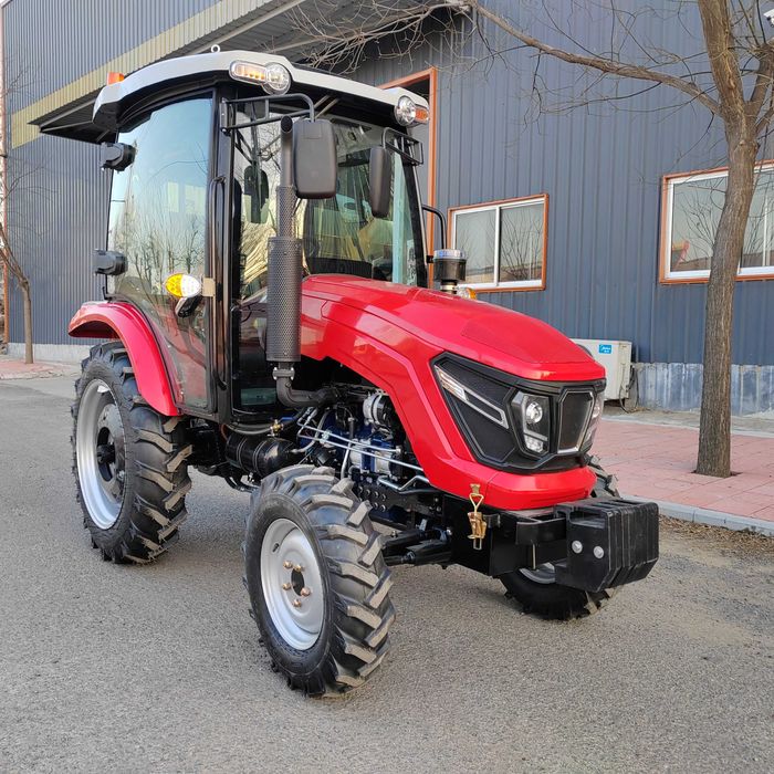 Traktor DW-704 o mocy 70 KM