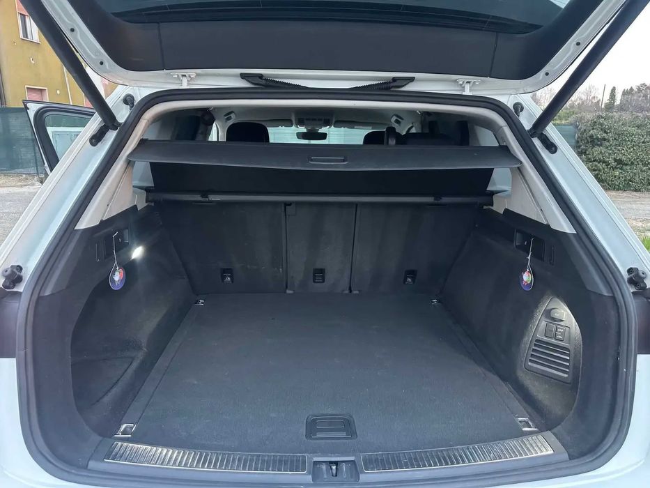 Volkswagen Touareg      2018