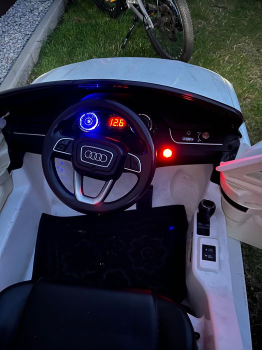 Auto elektryczne dla dzieci Audi do prowadzenia, sterowanie