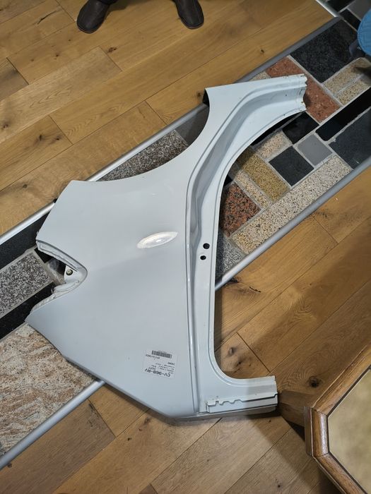 Błotnik lewy tylny biały Dacia Sandero II