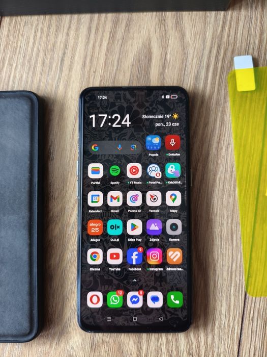 Relme GT master edition + 2 etui + 2 szkło