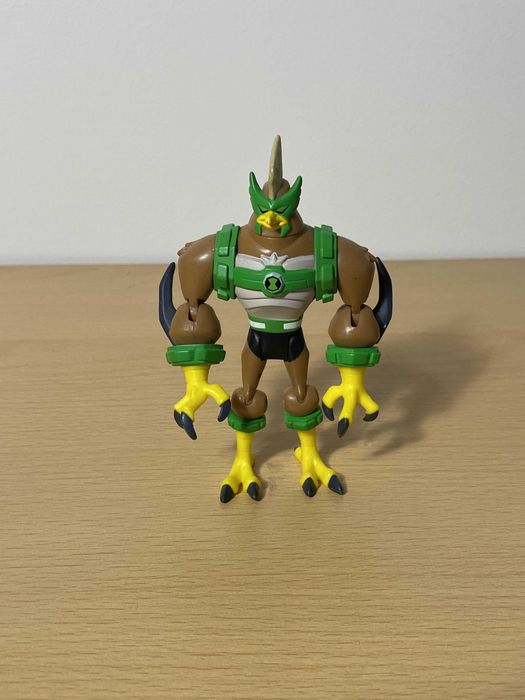 Ben 10 Omniverse Kickin Hawk Bandai