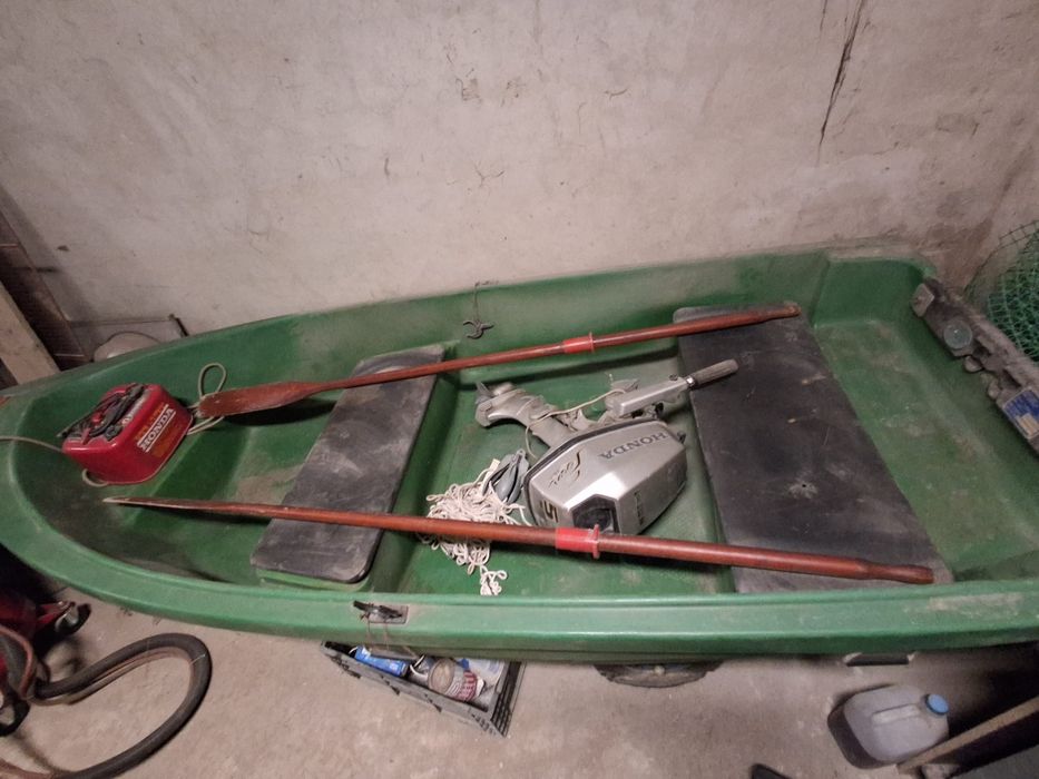 Łódka plastikowa z silnikiem Honda