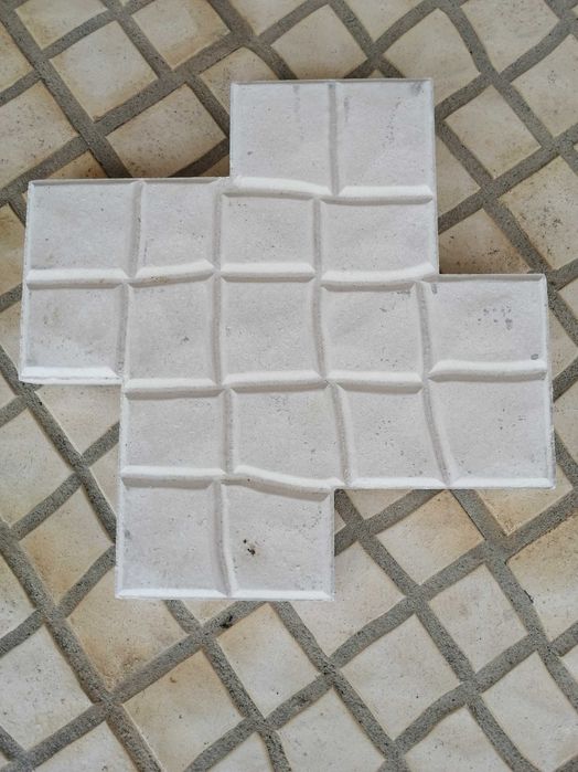 Mosaico de calçada alternativa em branco