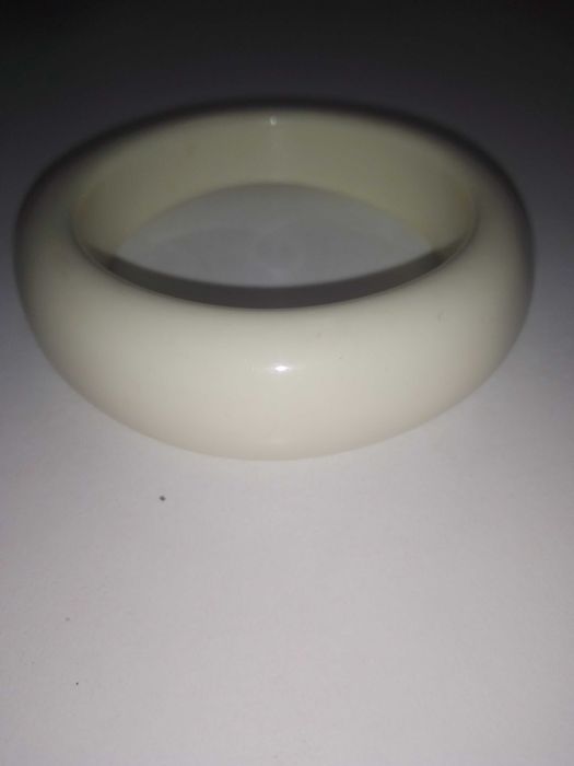 Pulseira.  bege