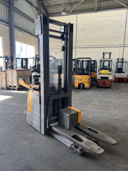 Stacker Eletrico Triplex 2000kg