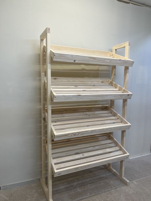 Стелажі , стійки для хліба або вина з дерева