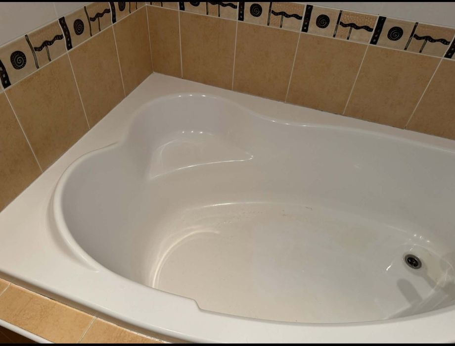 Кутова ванна  в ванну кімнату