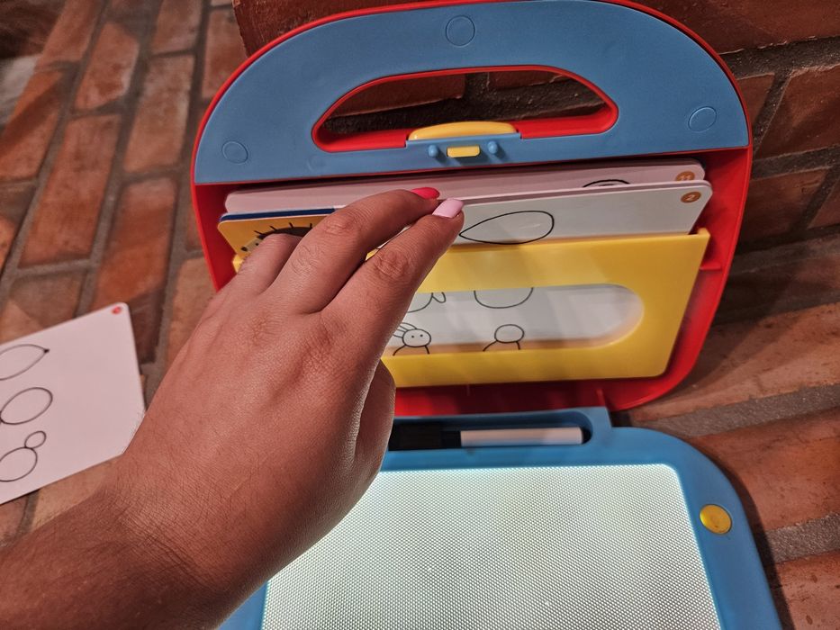 Brinquedo para aprender a desenhar (como novo)