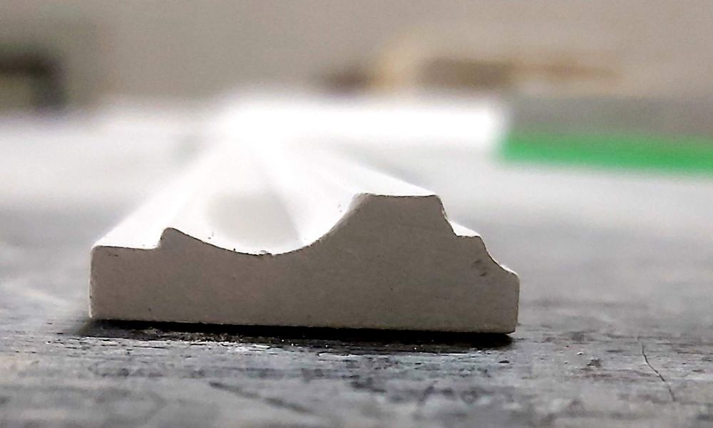 Listwy ozdobne ścienne i sufitowe gipsowe, sztukateria gipsowa