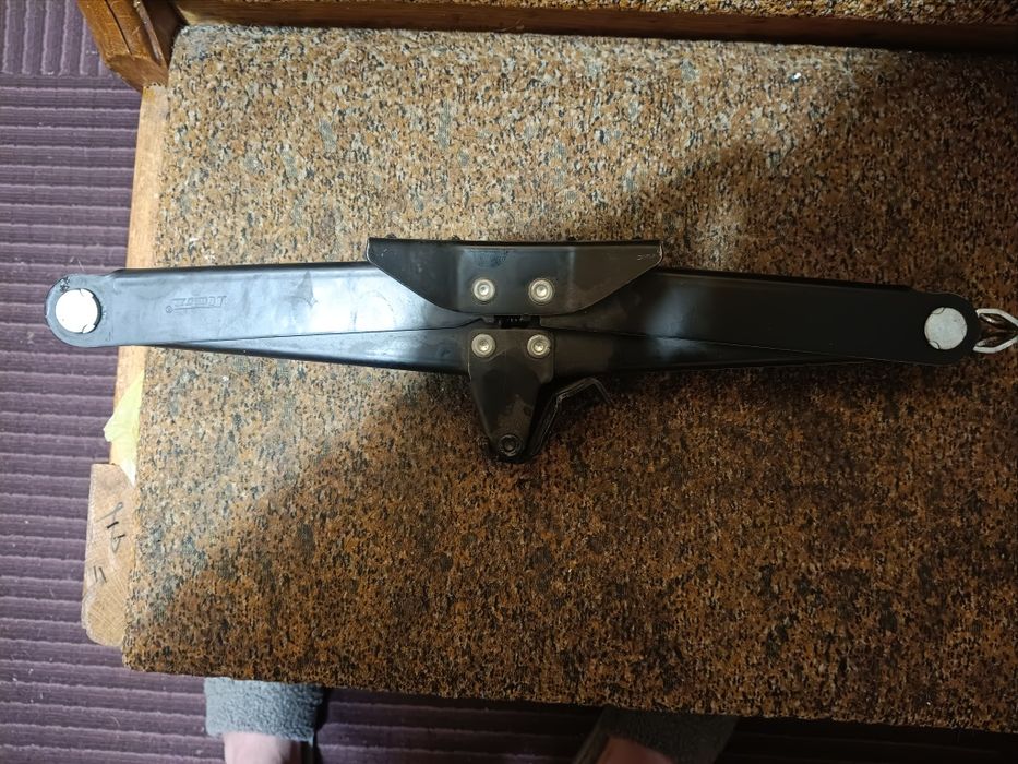 Домкрат оригінал Вольво Хс90