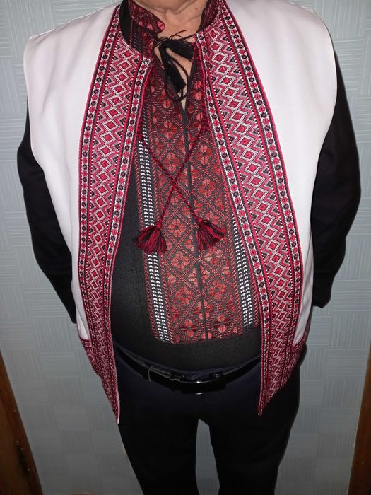 Продаються  набори українських  національних  одеж,концерті костюми