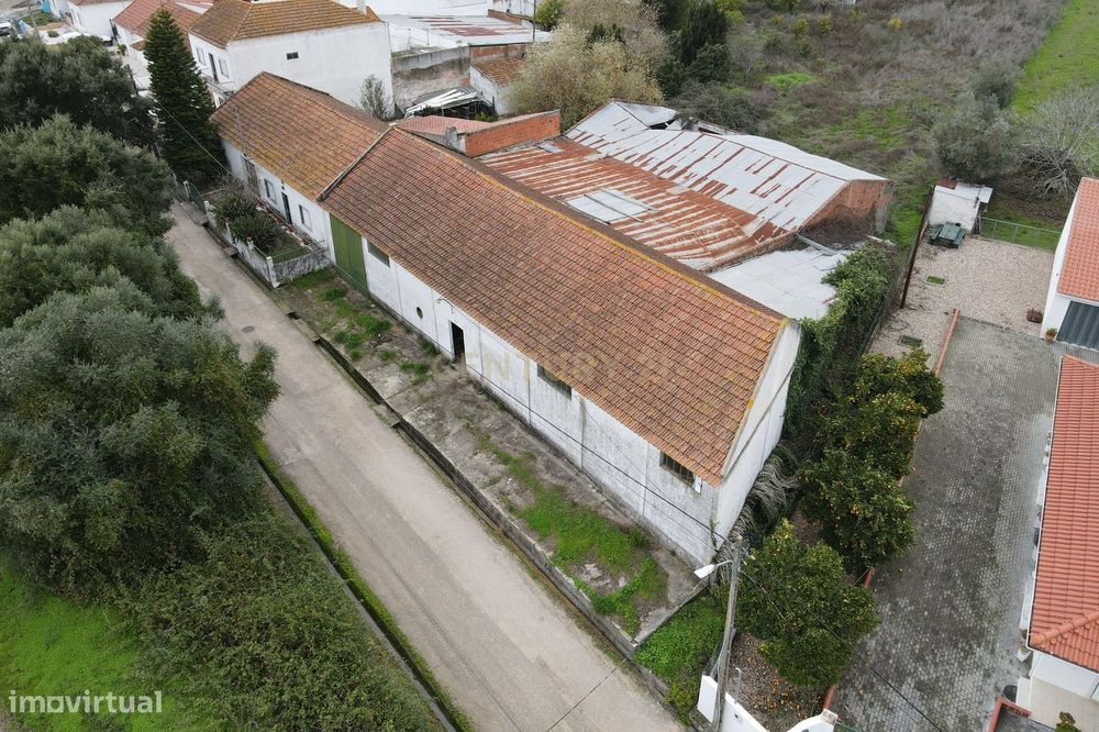 Espaçoso Térreo com Garagem em Localização Privilegiada