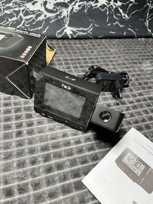 Годинник з лазерною проекцією