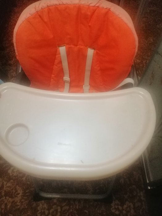 продам столик chicco