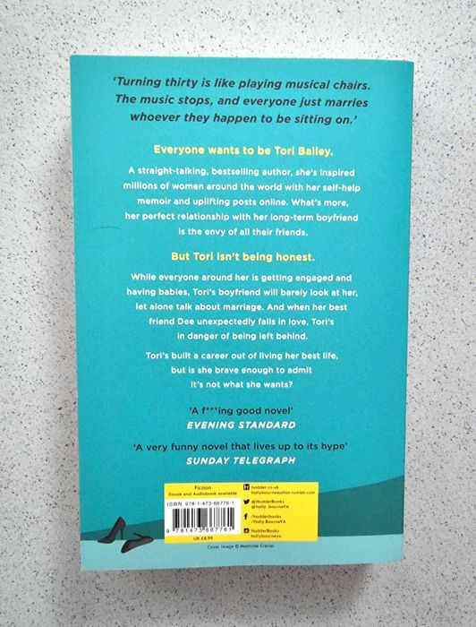 Livro "How Do You Like Me Now?" de Holly Bourne (em Inglês)