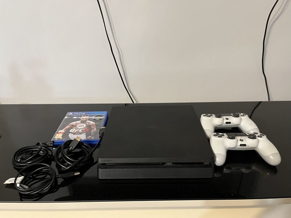 Ps4 slim 500gb, 2 pady, gra, okablowanie