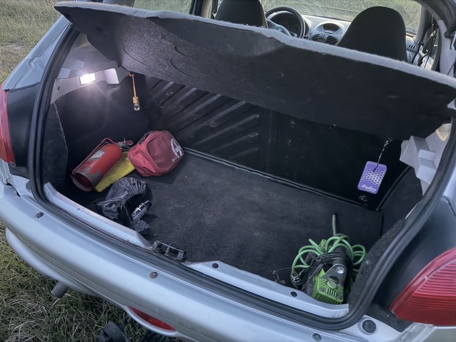 Peugeot 206 1.1 2500$