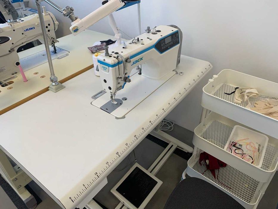 Maszyna szwalnicza JACK A4E-Q – stan bardzo dobry