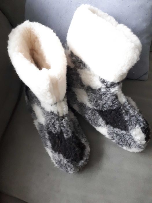 kapcie , ocieplacze wełniane rozm 41/42