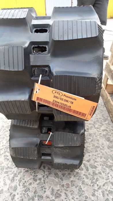 Гусениця гумова 300х52,5х78W 300/52.5/78W   333/R6176   400/K1929