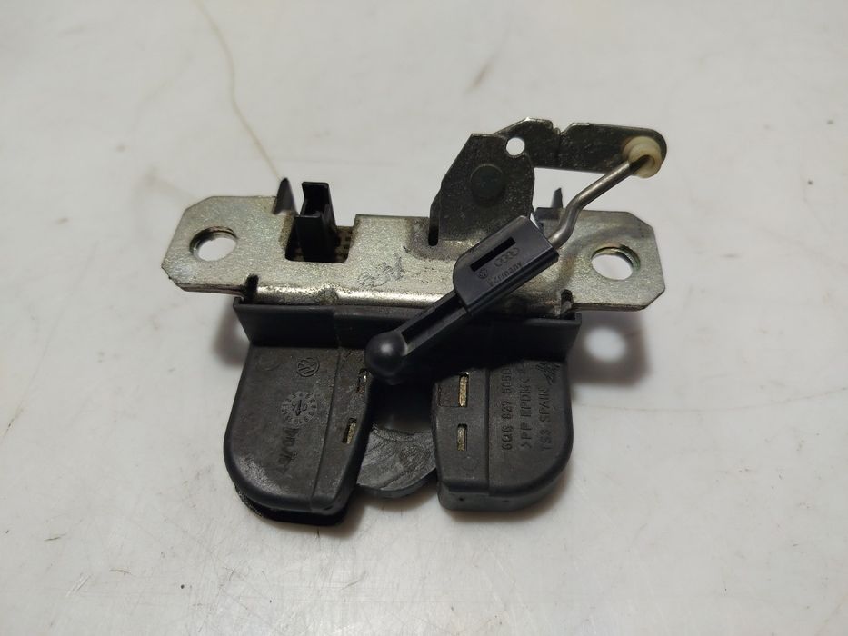 Fechadura / fecho da mala VOLKSWAGEN Polo (9N)