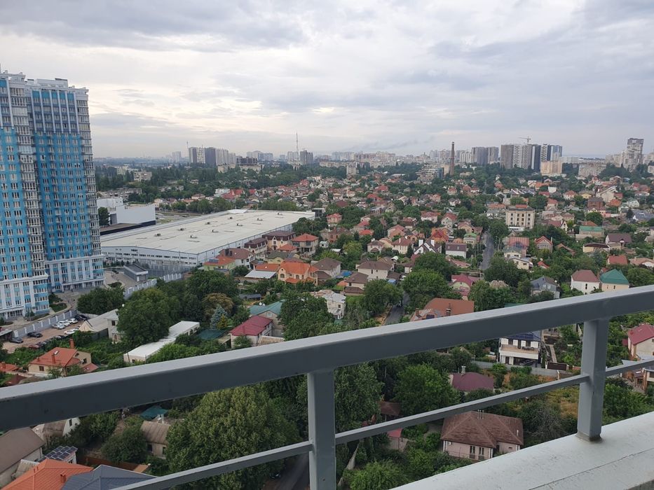 Продам 1 квартиру  жк.Жаботинского 54 а Альтаир 3