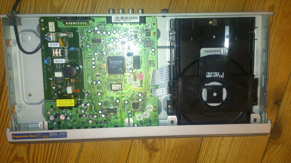 DVD-проигрыватель SAMSUNG DVD-P142A на запчасти с рабочим пультом ДУ