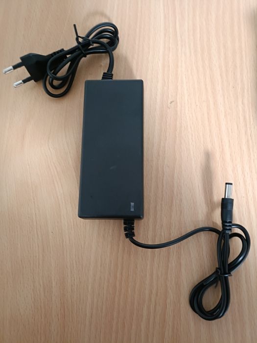 21v 1.5a зарядний пристрій 20 21 вольт зарядка для акумуляторів  літев