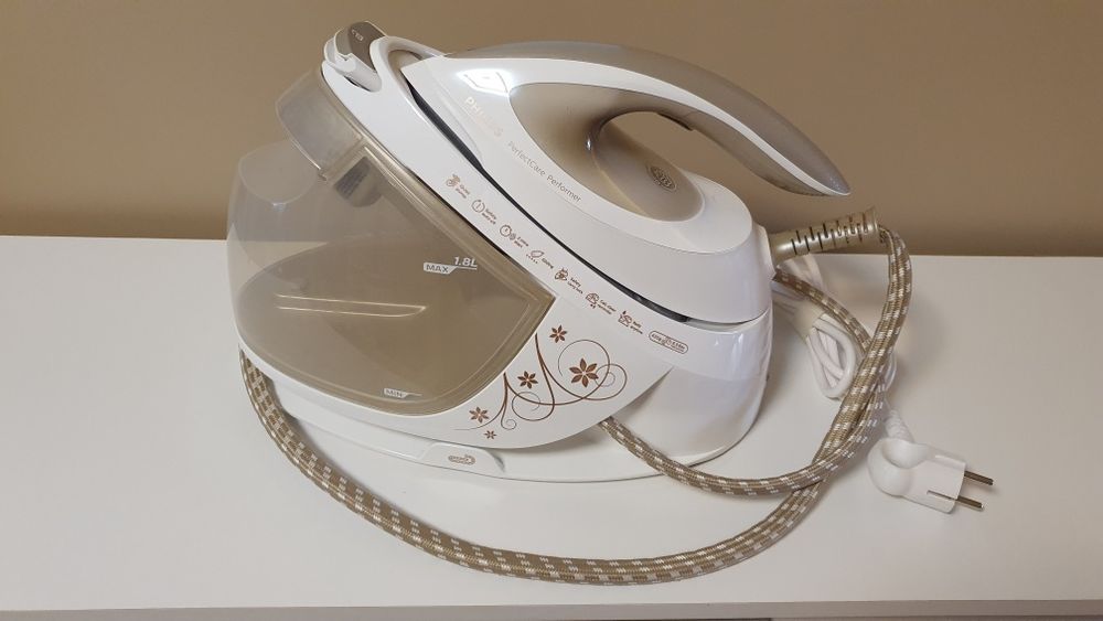 Generator pary/Stacja parowa PHILIPS PERFECTCARE PERFORMER GC8750