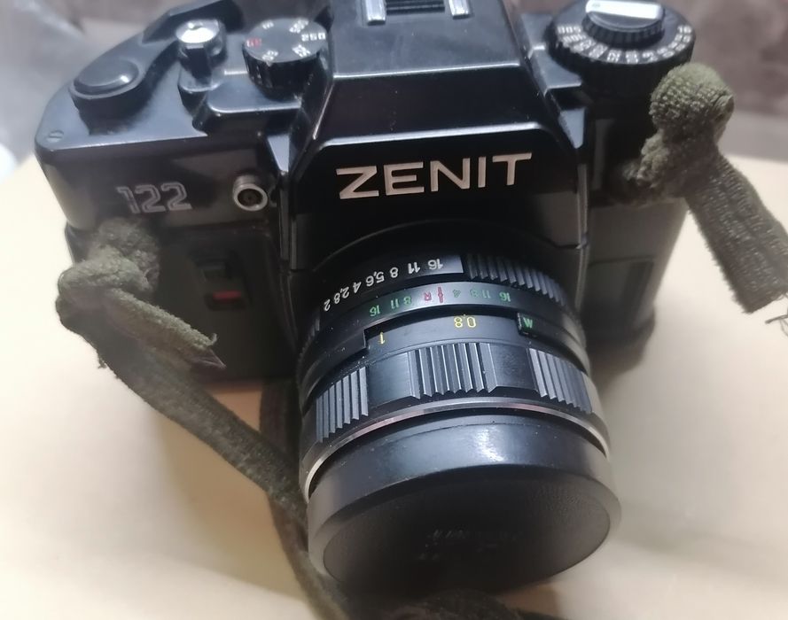 Плёночный фотоаппарат Зенит 122
