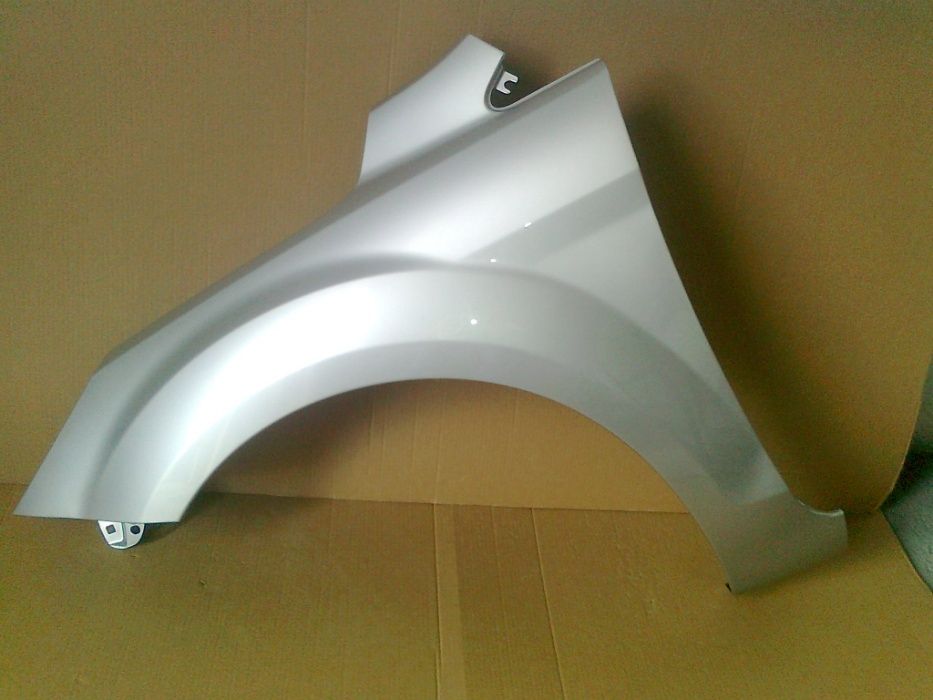 Ford Focus 08-10r Mk 2 II lewy błotnik srebrny O3