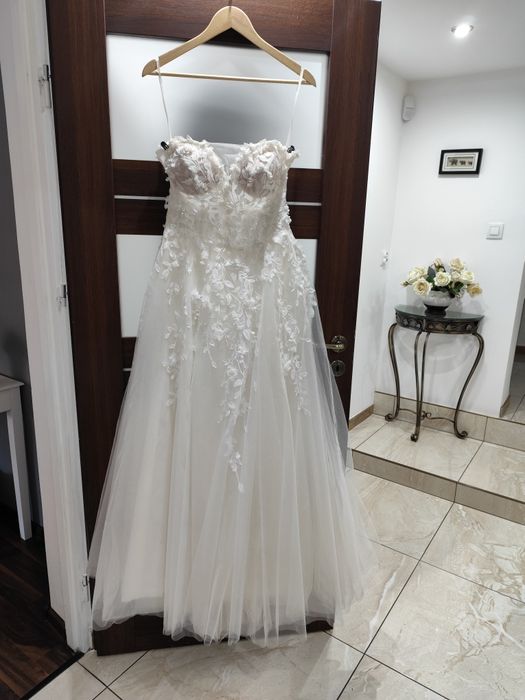 Suknia ślubna ręcznie haftowana